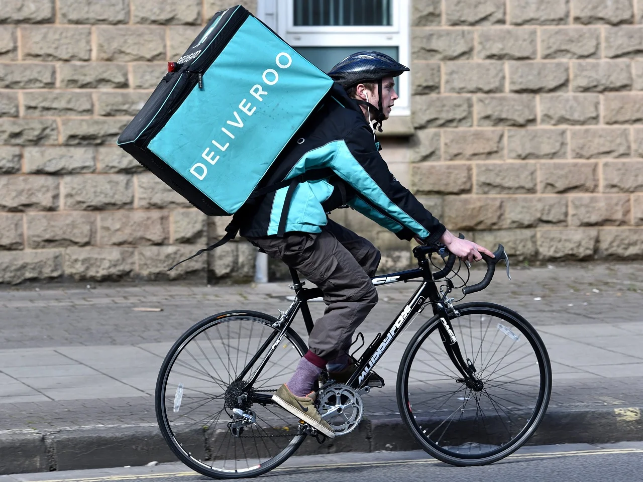 Comment devenir coursier pour Deliveroo ?