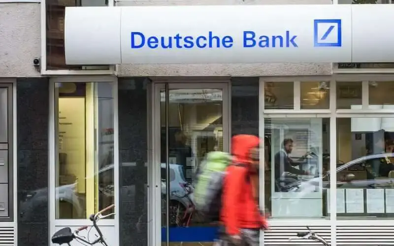 Entdecken Sie, wie es ist, bei der Deutschen Bank, einem der führenden deutschen Finanzinstitute, zu arbeiten.