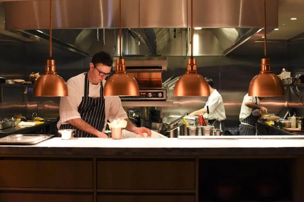 Formations Essentielles pour Entrer dans le Monde de la Restauration