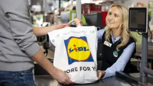 Lavora come cassiere alla Lidl