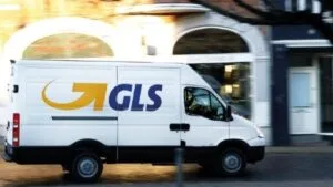 Lavora nel servizio clienti di GLS         
