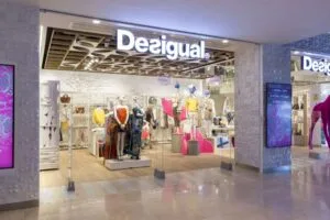Desigual assume nella tua città: Part-time o full-time, circa 25.000€/anno