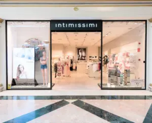 Lavora come commesso da Intimissimi: l’azienda cerca urgentemente personale per la nuova stagione