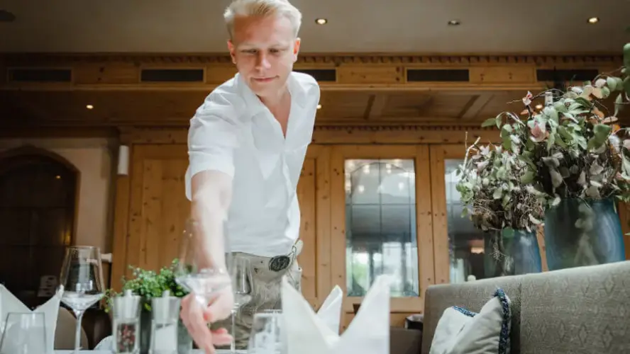 Wie man in Deutschland einen Job in Restaurants bekommt: Tipps und Tricks