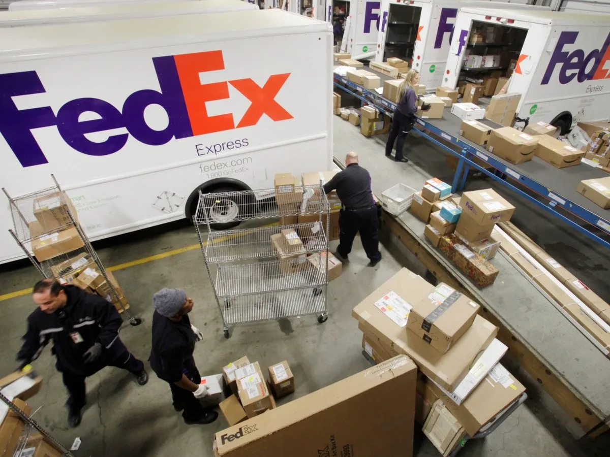 FedEx assume personale in Italia: opportunità di lavoro imperdibili.