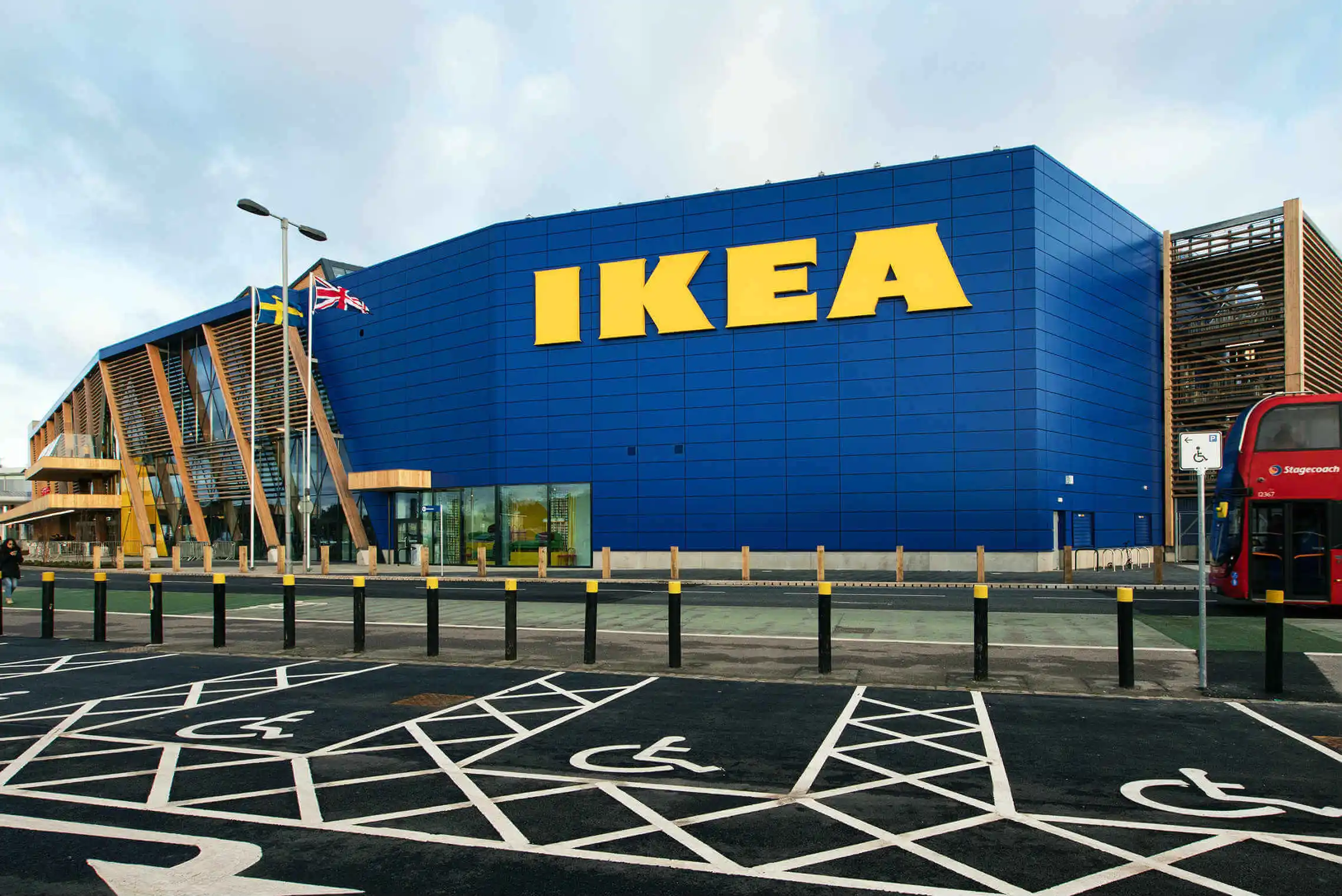 Ikea ha bisogno di lavoratori: contratti part-time o full-time a partire da 15€/ora netti