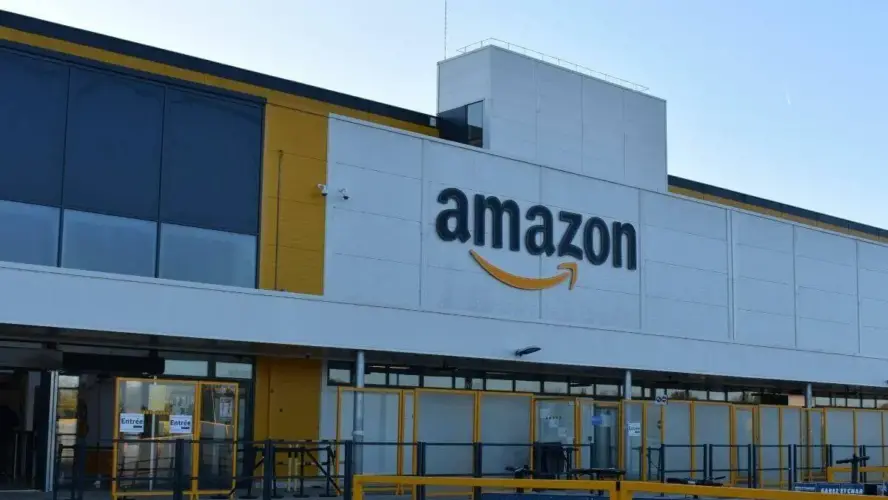 Amazon recrute pour les fêtes de fin d’année en France et offre des salaires de plus de 18 eur de l’heure