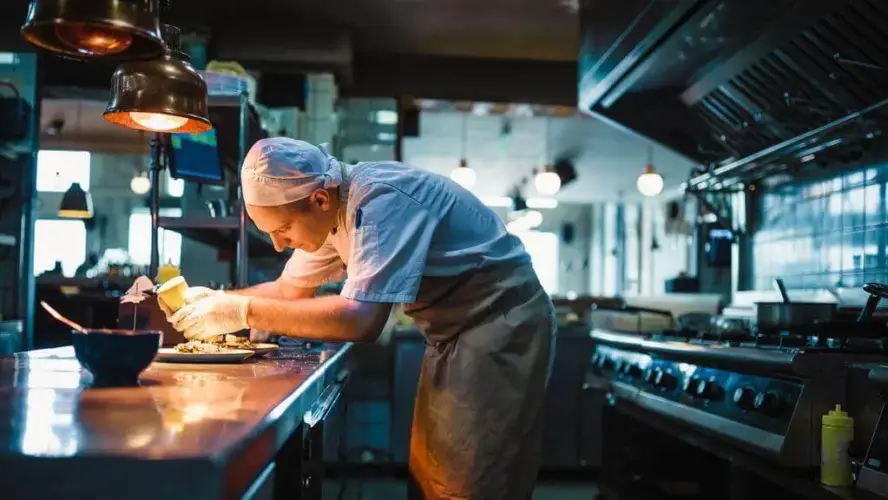 Le secteur de la restauration en France recrute massivement