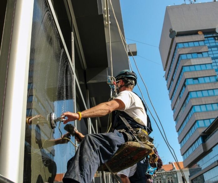 Publicación de Facebook Primero de Mayo Verde Elegante Ilustrado Floral-2
