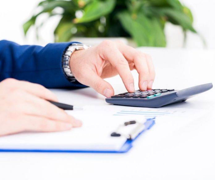 Publicación de Facebook Primero de Mayo Verde Elegante Ilustrado Floral