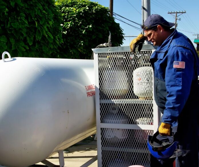 Publicación de Facebook Primero de Mayo Verde Elegante Ilustrado Floral-2